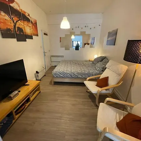 For 2 With Garden In Centre *